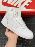 核心私 公司级耐克 Nike Court Borough Mid 中帮百搭透气休闲运动板鞋 经典耐用的设计 兼顾舒适脚感和出众风范 演绎匠心之作 结构性的支撑贴