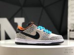 耐克 Nk Dunk Low 低帮休闲板鞋 Fz1233 002 #鞋款采用简洁外观 结合优质材料与柔软衬垫 舒适耐穿 配色由煤黑 橡皮浅褐和淡象牙白搭配 统一