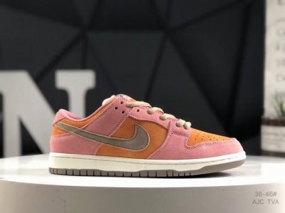 耐克Nike Dunk Low 板鞋 Sb系列经典百搭休闲运动板鞋加厚鞋舌的填充，使舒适性大大提升，同时也更方便穿脱中底部分则加入了脚感柔软舒适Zoomair气