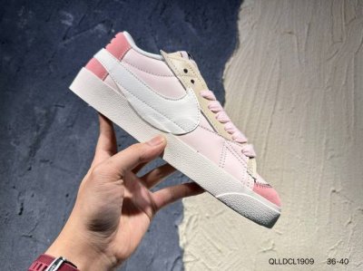 耐克 Nk Blazer Low 77 Se Nn复古经典开拓者 颇具辨识度的Nike Blazer Mid配色，将于今年回归登场，Swoosh配色填充，鞋款简