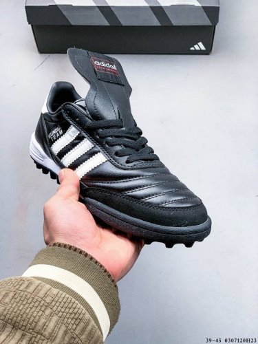 160 Adidas Spezial Mundial Team足球鞋！这款 Mundial Team 足球战靴，以其独特的橡胶大底设计，赋予了无与伦比的抓地力，