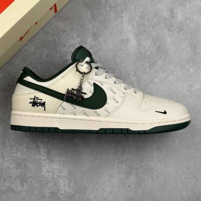 本地290 核心私 nk Sb Dunk Low 斯图西联名-英文米白绿 周年高端定制 低帮休闲板鞋 #定制鞋盒 大厂纯原品质出货 超高清洁度 皮料切割干净无任