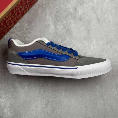 本地180 核心私 万斯 Vans Knu-Skool 面包鞋 坎普尔·茱利安系列低帮复古硫化休闲运动板鞋“肥胖版大Logo” 要说整个年最为热门的鞋型之一，「