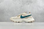 Ds版 W Nike Tc 7900 新款老爹鞋 注入非凡时尚气息 塑就高雅外观 耐穿合成材质搭配柔软丝绒 该鞋款保留了挚爱的加垫鞋口 柔软泡绵缓震配置 和抓附