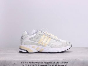 Adidas 阿迪达斯 ，男女鞋半码制，采用翻毛皮组合透气网织布鞋面材质，搭载pro-Moderotor科技缓震中底，市面正确4层组合鞋底部联乘拉美知名说唱歌手