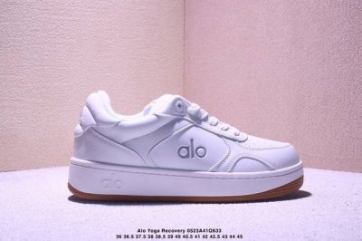alo Yoga Recovery Mode 人气单品 舒适简约防滑耐磨低帮休闲板鞋 #Alo Yoga于2007年创立于洛杉矶 意在传播有意识的运动 同时激发