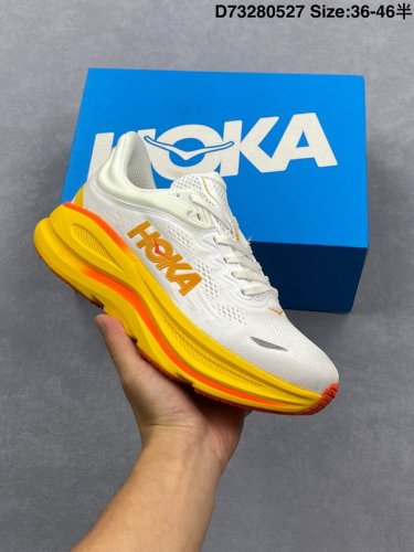 hoka M Bondi 9全新配色 这个品牌来自于新西兰的毛利语 Hoka表示大地 One One表示飞越 连起来就是飞越地平线 One One不是读作 万万