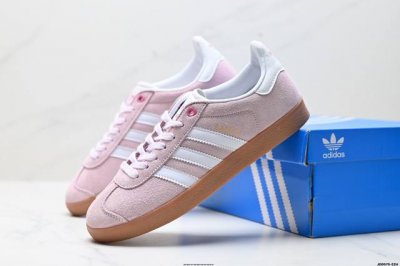 公司级Adidas Originals Gazelle 三叶草休闲防滑耐磨低帮板鞋 鞋头出色设计 塑就出众贴合感 稳固的后跟贴合足部曲线设计 软弹舒适 不易磨脚