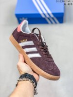 Adidas 阿迪达斯 男女鞋，升级原楦纸版开发，采用翻毛皮组合环保纤维革鞋面材质，内环保海玻璃鞋垫，外置rb橡胶大底将复古进行到底，阿迪达斯adidas Ga