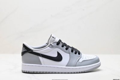 公司级Air Jordan 1 Low Aj1乔1低帮休闲板鞋 同步官方配色 市场唯一独家头层皮打造 原鞋原档案开发 原厂皮料 原档冲孔鞋头 正确满胶鞋垫 四线