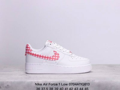 公司级耐克nike Air Force 1 Low 空军一号低帮百搭休闲运动板鞋。柔软、弹性十足的缓震性能和出色的中底设计，横跨复古与现代的外型结合，造就出风靡