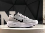 200 nike Vomero 18 耐克 舒适减震防滑 低帮跑步鞋 全掌Reactx泡绵中底 前掌和后跟还配备了Air Zoom气垫单元 据说跑起来更快更舒适