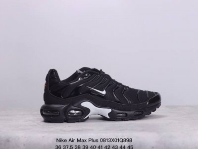 真标耐克 Nike Air Max Plus是nike旗下另类鞋款的代表，Tn 它诞生于 6年，是第一款使用tunedair气垫的跑鞋，其特点就在于实现各气室间