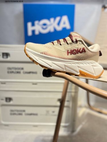 小红书推荐Hoka Rincon 4.0 全新配色 这个品牌来自于新西兰的毛利语，Hoka表示大地，One One表示飞越，连起来就是飞越地平线，One One