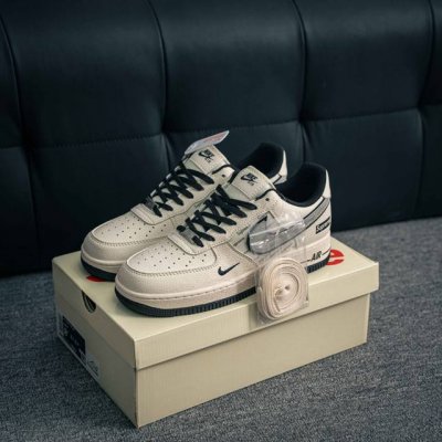 核心私 Air Force 1 原装级别 原楦头原纸板 打造纯正空军版型专注外贸渠道 全掌内置蜂窝气垫 原盒配件 原厂中底钢印、拉帮完美 货号：Xx3168 1