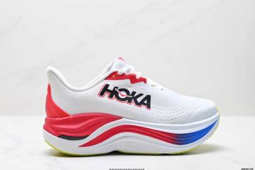 公司级Hoka Skyward X 厚底增高 运动老爹鞋 助力跑者轻松开跑 Hoka推出了一款定位于顶级缓震的现象级跑鞋 Skyward X 不出所料 在超厚的