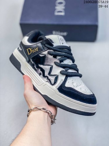Dior迪奥休闲时尚运动鞋系列 广东品质原厂22Ss春夏季新款 渠道原装订单 全套专柜包装物及配件 鞋底嵌入核心防伪芯片感应装置 釆用超软舒适透气面料 同源出厂