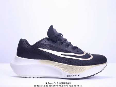 公司级Nk Zoom Fly 5超轻休闲缓震碳板跑步鞋 外围搭載轻量级SR02泡棉载体.鞋面采用轻盈网眼设计.鞋垫与原厂一致采用zoomX粘接而成. 货号:DM - 点击图像关闭