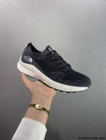 公司级The North Face Cedar Measa 北面系列轻便套袜式一脚蹬跑鞋 户外运动抓地耐磨休闲鞋 飞织鞋面透气性强 贴脚舒适度极好 ，超级减震抗