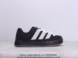 真标带半码 阿迪达斯 鲨鱼面包鞋 新联名开启,日本知名球鞋店铺atmos X Adidas Adimatic Low马蒂奇系列低帮复古鲨鱼面包休闲运动休闲滑板板