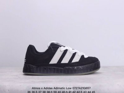真标带半码 阿迪达斯 鲨鱼面包鞋 新联名开启,日本知名球鞋店铺atmos X Adidas Adimatic Low马蒂奇系列低帮复古鲨鱼面包休闲运动休闲滑板板