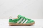 公司级Adidas Originals Gazelle Indoor 三叶草休闲防滑耐磨低帮板鞋 鞋头出色设计 塑就出众贴合感 稳固的后跟贴合足部曲线设计 软弹