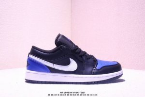 乔丹一代 Air Jordan 1 乔1 低帮Aj1系列 运动鞋复古休闲篮球鞋 提高了与足部的贴合度，给人不一样的穿着体验。鞋底的平稳支撑，让你在运动中随意冲刺