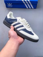 二层真标！Adidas Samba Og 经典鞋款 Adidas 近70年的经典Samba Og 修长的鞋楦,略微尖尖的鞋头,翻毛皮的鞋头拼接,这些我们都看得到
