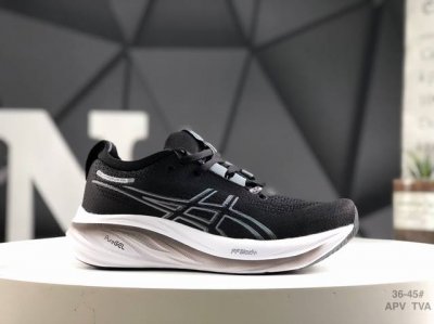 180 Asics 亚瑟士Gel-Nimbus 26稳定跑鞋鞋面采用双层提花网面设计，提高包裹性和透气性，后跟搭载稳定系统科技T-Gel提升整体支撑力和结构感，