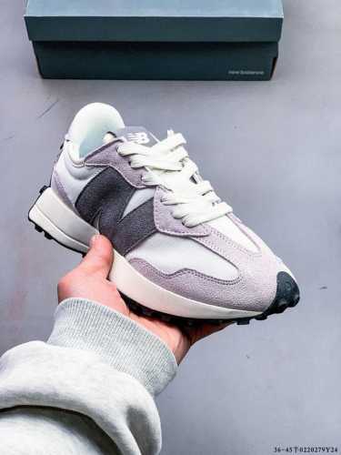 New Balance Ms327系列复古休闲运动慢跑鞋 原鞋打版 细节完美 采用尼龙及猪巴革麂皮物料拼接构成#中底高弹Pu材质及满丁防滑橡胶外底上世纪 70