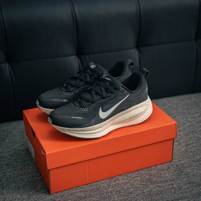 核心私 Nike Air Zoom Vomero 18 全新科技提前原鞋开发 运动跑鞋 区别市面真标版本 必定是官方强力主推款式，真正的Zoom缓震科技嵌入如假