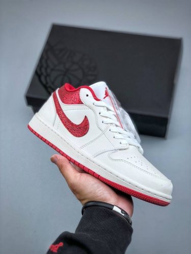Air Jordan 1 Low panda Aj1 乔1“米白校园红” 低帮文化休闲板鞋 Hj9338 106 尺码：36-46 半