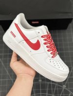 中国限定 Supreme×Nike Air Force 1 07 Low “白红” 联名空军一号低帮休闲板鞋 原鞋开发 原盒原包装 原楦头原纸板 配件齐全 纯正