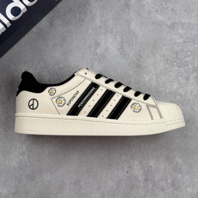 本地 核心私 Adidas Originals Gazelle Indoor X Peaceminusone 白黑小雏菊 低帮休闲运动板鞋 采用全新头层拼接皮革