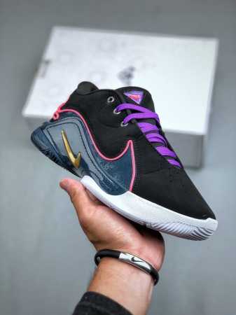 NIKE LeBron XXII 詹姆斯22代签名篮球鞋 FZ1095-102 采用全新中足鞋鞍翼结构，作为护栏保护的同时提供自然的控制感和稳定性，令下一代运动 - 点击图像关闭
