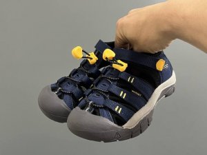 顶配版Kee*潮牌户外儿童涉水溯溪凉鞋 size 24-37码 户外大佬 Keen科恩潮牌 优质尼龙材料镂空拼接 透气又舒适 橡胶耐磨防滑包头大底 应对轻松不管