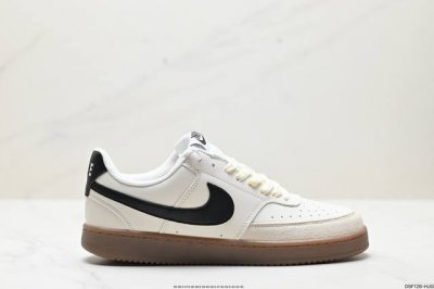 真标nike Court Vision Low 低帮百搭透气休闲运动板鞋，经典耐用的设计，兼顾舒适脚感和出众风范，演绎匠心之作。结构性的支撑贴合感结合复古篮球设