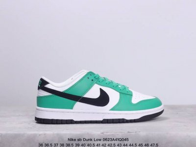 特价耐克nike Sb Dunk Low 复古低帮休闲运动滑板板鞋。采用脚感柔软舒适zoomair气垫，有效吸收滑板等极限运动在落地时带来的冲击力，为街头运动者