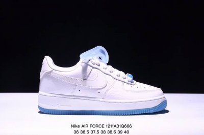 公司级耐克nike Air Force 7 空军一号低帮百搭休闲运动板鞋。柔软、弹性十足的缓震性能和出色的中底设计，横跨复古与现代的外型结合，造就出风靡全球三十