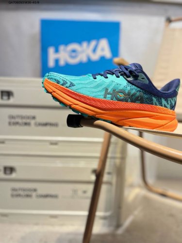 小红书推荐Hoka M Challenger Atr 7 全新配色 这个品牌来自于新西兰的毛利语，Hoka表示大地，One One表示飞越，连起来就是飞越地平线