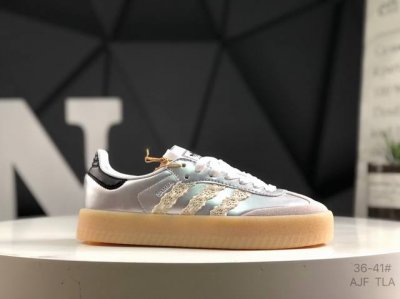 阿迪达斯 Adidas Campus Oos 减震防滑耐磨 低帮 板鞋，鞋头出色设计,塑就出众贴合感。鞋身运用简洁的色彩进行搭配,缔造简洁利落外观和出众脚感。鞋