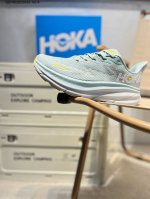 140 hoka One One Bondi 9.0 余文乐同款 新款缓震跑鞋 万众期待的Bondi系列终于迎来了更新，作为Hoka缓震跑鞋的杠把子，Bondi