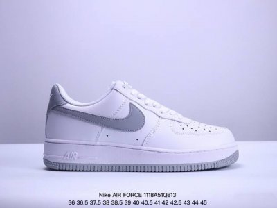 公司级耐克nike Air Force 7 空军一号低帮百搭休闲运动板鞋。柔软、弹性十足的缓震性能和出色的中底设计，横跨复古与现代的外型结合，造就出风靡全球三十