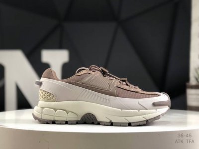 200 耐克Nike Zoom Vomero Roam 马拉松复古跑五代休闲运动慢跑鞋 采用环保纤维革饰片组合网眼布鞋面材质 升级正确后跟Tpu加固 耐弯折热塑