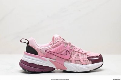 真标耐克Nike Wmns V2K Runtekk Low”White Grey Pink”复古潮系列未来复古老爹风百搭休闲运动慢跑鞋 货号:Fn0738-10