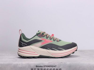 Brooks布鲁克斯 运动鞋 缓震慢跑鞋 老爹鞋，注入氮气之后的超凡缓震体验。穿过布鲁克斯的伙伴都知道，布鲁克斯的鞋面已经记不清多少年再也没换过了，造型也是很长
