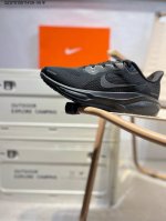 180 Nk Air Zoom Pegasus 41 登月跑鞋 登月41代超轻网面跑步鞋 脚跟区域营造出色舒适度，而在鞋底部分，搭载全掌型Zoom Air配置耐