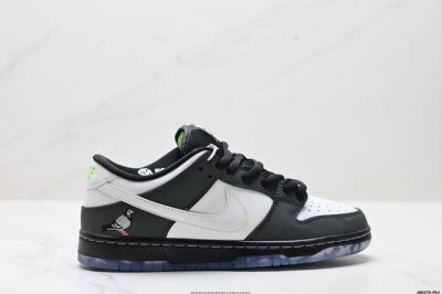 公司级耐克Nike Dunk Low 扣篮系列 复古低帮休闲运动滑板板鞋 采用脚感柔软舒适Zoomair气垫 有效吸收滑板等极限运动在落地时带来的冲击力 为街头