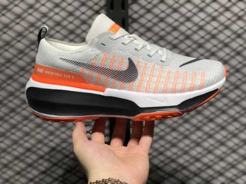 Nike耐克invincible Run Fk 3 气垫透气轻便耐磨缓震男鞋跑步鞋 最新一代的invincible 第三代来了！首先鞋面采用的是fvknit鞋面