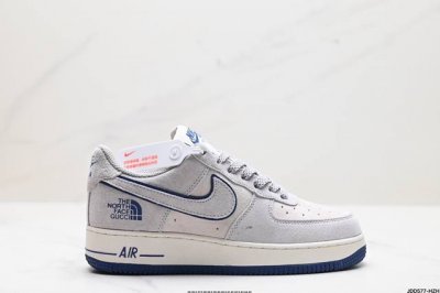公司级nike W Air Force 7 空军一号低帮百搭休闲运动板鞋 弹性十足的缓震性能和出色的中底设计 复古与现代的外型结合 造就出风靡全球三十多年的fo